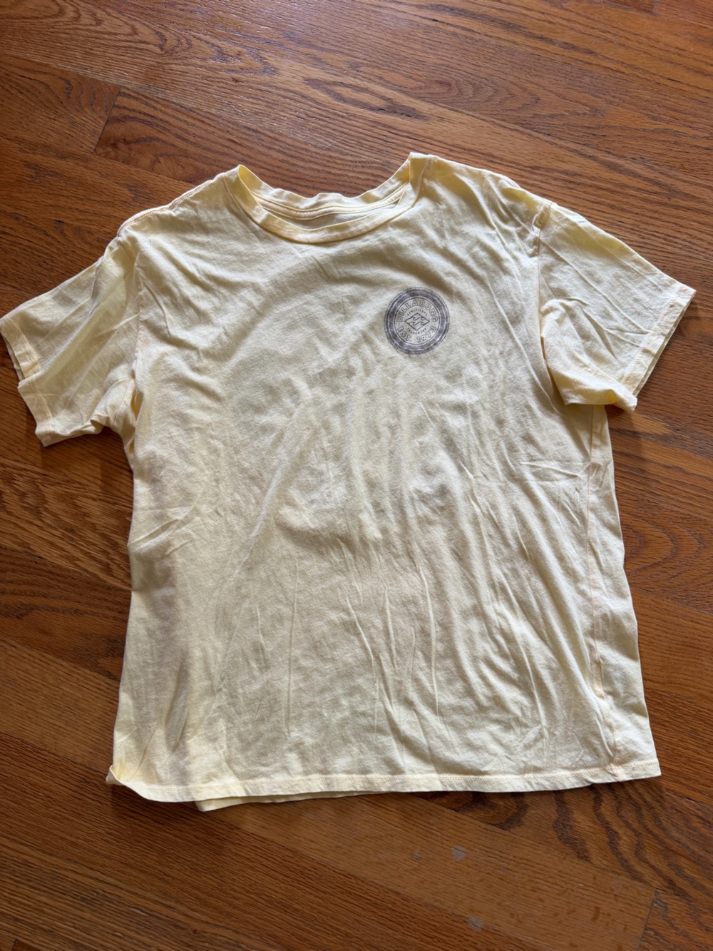 Billabong Women’s Graphic Yellow Short-Sleeve Crewneck T-Shirt